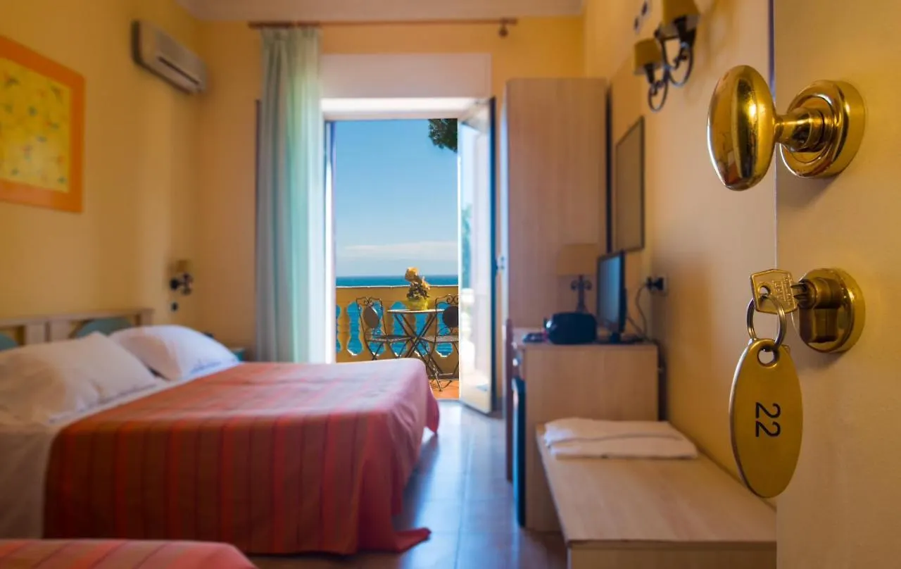 Jonic Hotel Mazzaro تاورمينا