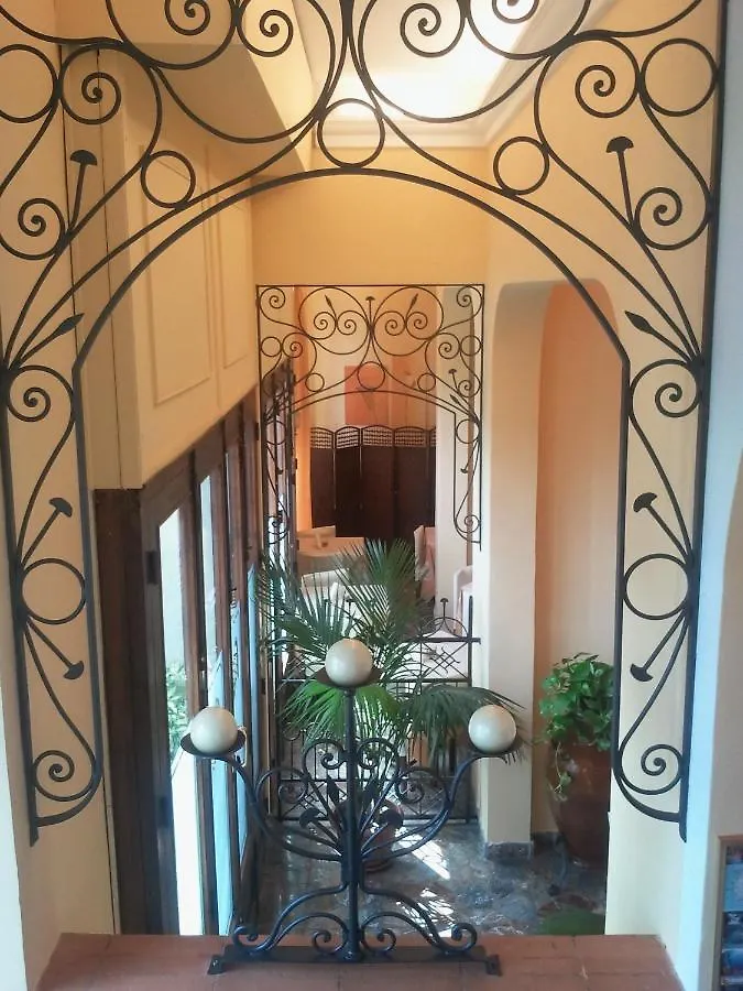 Jonic Hotel Mazzaro تاورمينا