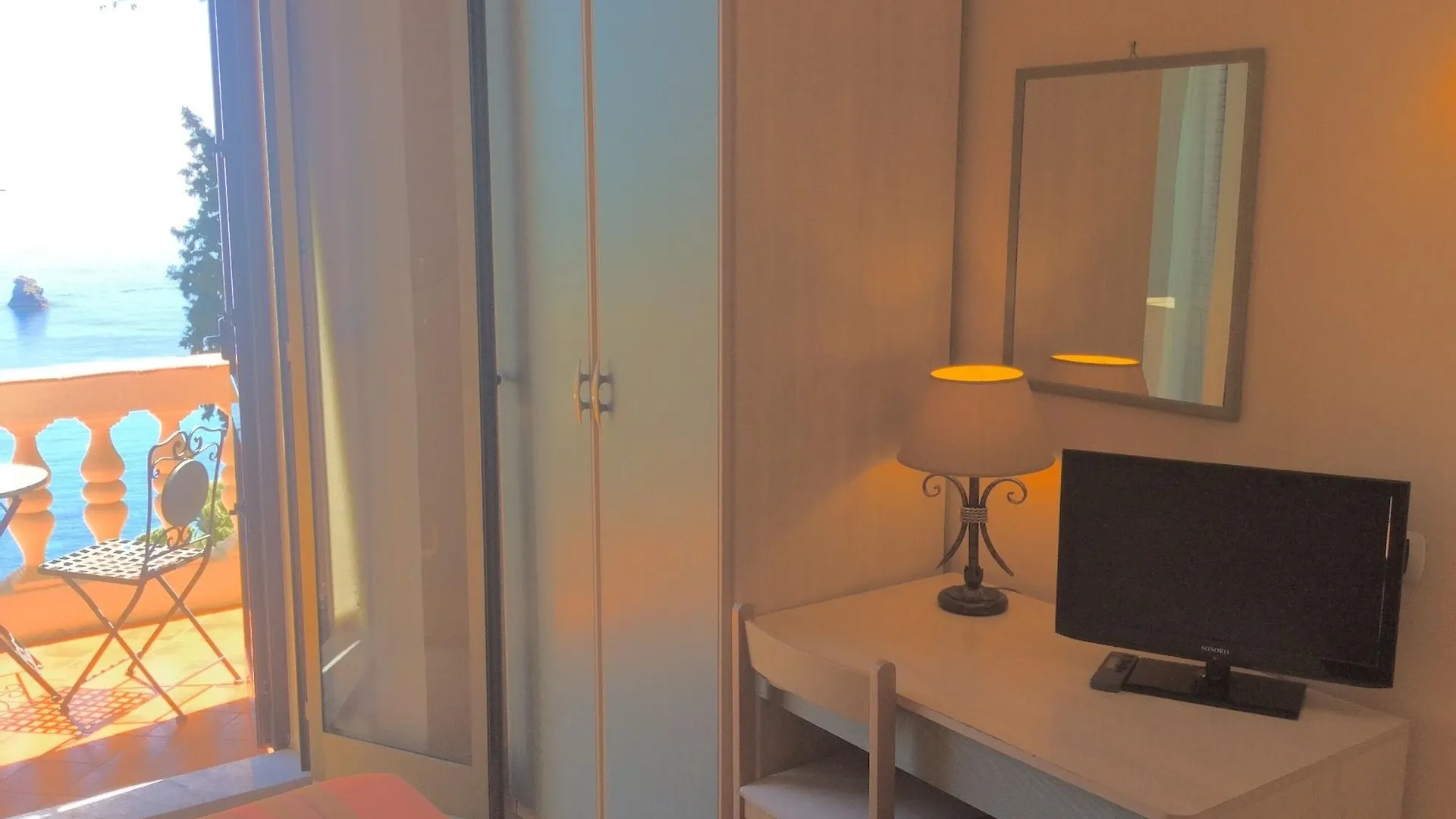 Jonic Hotel Mazzaro تاورمينا
