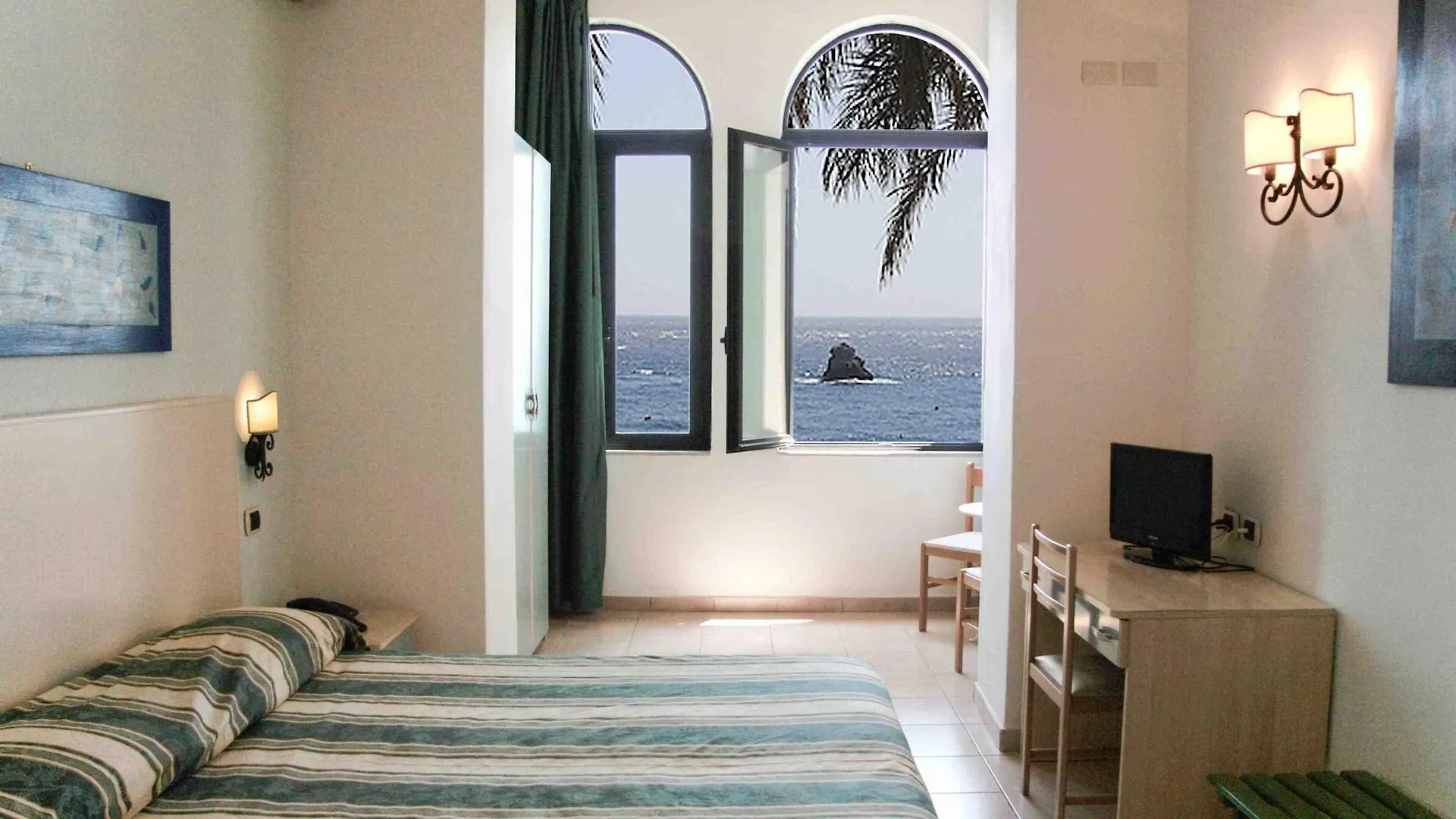 Jonic Hotel Mazzaro تاورمينا
