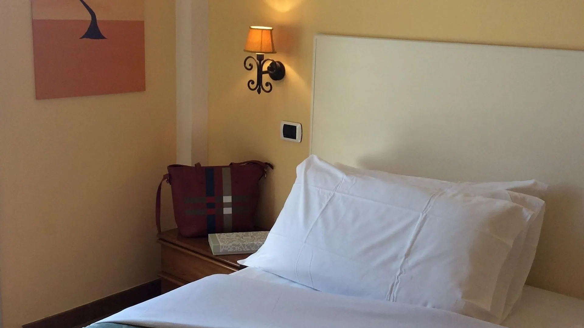 Jonic Hotel Mazzaro تاورمينا