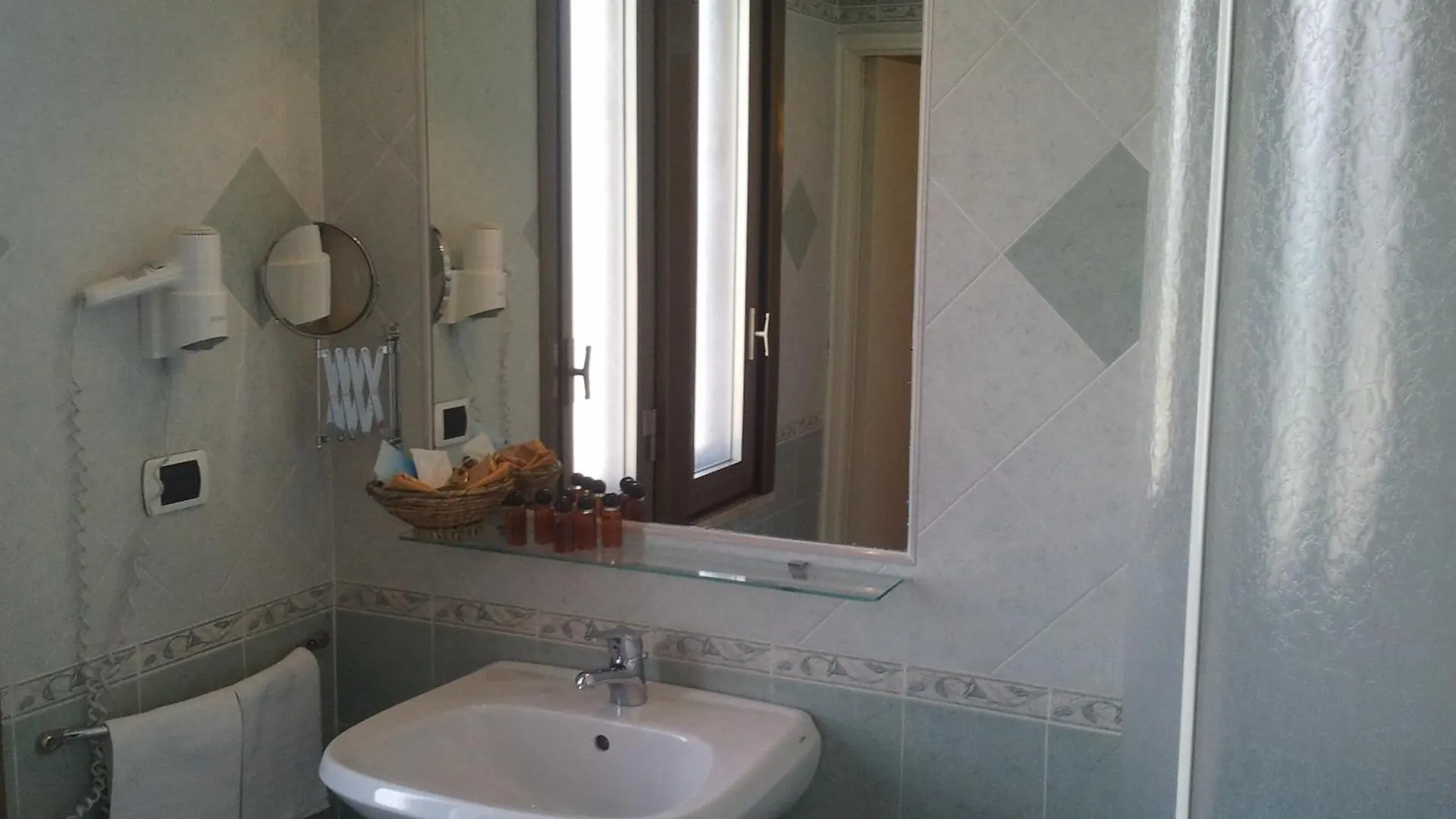 Jonic Hotel Mazzaro تاورمينا